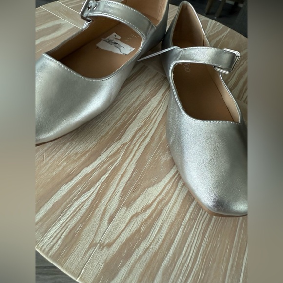 Me Too|Silver Metallic soft square toe Mary Jane Flats with buckle•••NWT IN 9W - Picture 7 of 11
